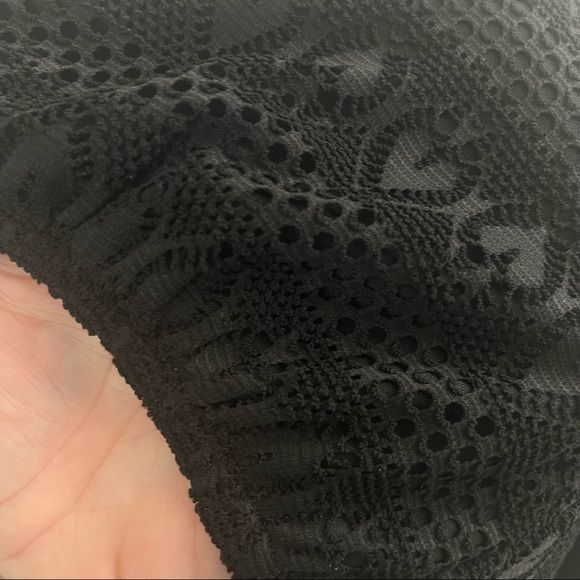 COPY - Guess crop top Keziah Lace Pom Top JET BLACK - Picture 6 of 8